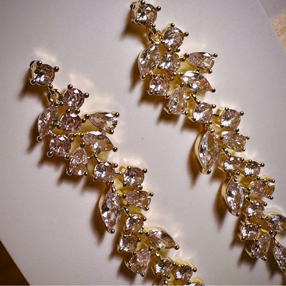 NEW Designer Celeb Inspired Yellow Gold-Plated CZ Leaf Vine Chandelier Earrings - Picture 3 of 16